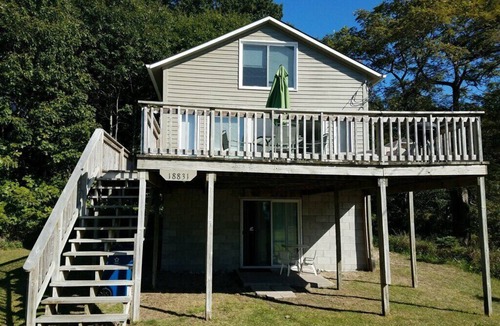 Arcadia Cottage | Arcadia BeachView Cottage- Lake Michigan is ready for you just across the lane!