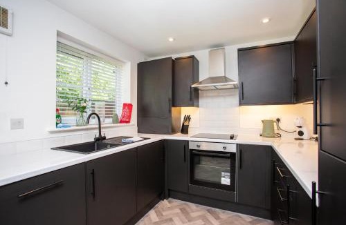 Allensford House | Arkless Grove FREE Parking WiFi