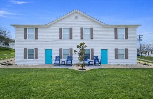 Williamstown House | Arkstone Retreat 1 - Chic Downtown Escape
