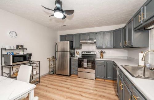 Williamstown House | Arkstone Retreat 1 - Chic Downtown Escape