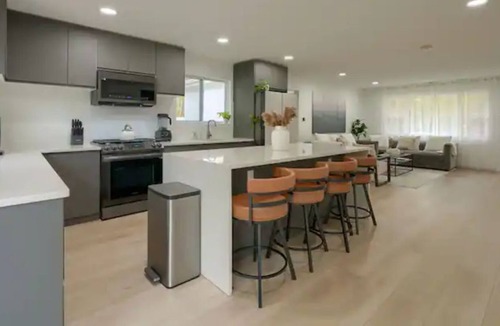 Northeast Columbus House | Armuth: Modern 4BR 3B by Airport