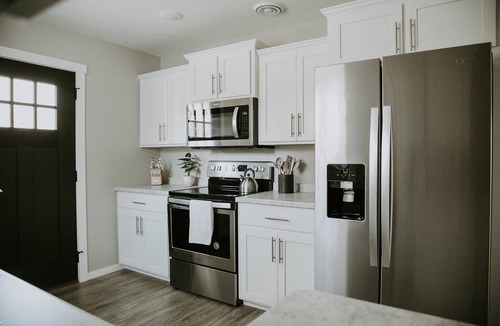 Alexandria Cabin | Arrow Haus: Luxe cabin near lakes, winery, resorts & downtown Alex