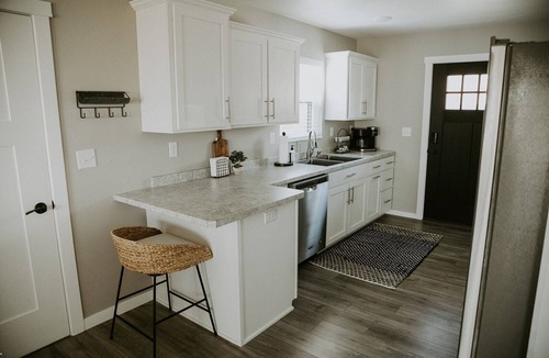Alexandria Cabin | Arrow Haus: Luxe cabin near lakes, winery, resorts & downtown Alex