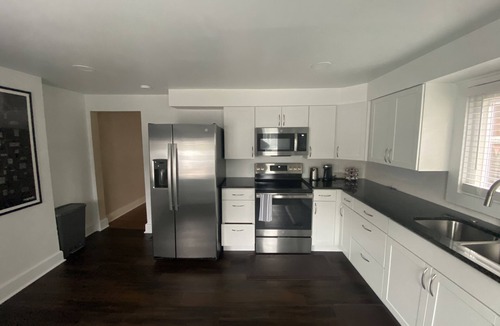 Near Eastside House | Art | Stainless | Hardwood | Granite | Walkable
