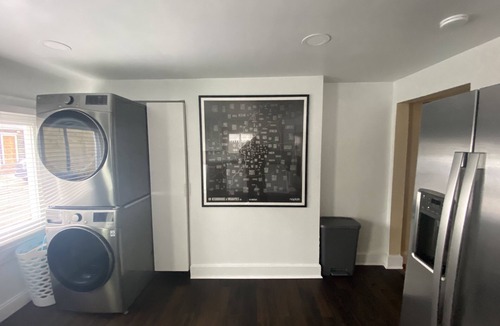 Near Eastside House | Art | Stainless | Hardwood | Granite | Walkable