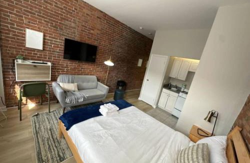 Prudential - St. Botolph Apartment | Artisan Brick South End Loft