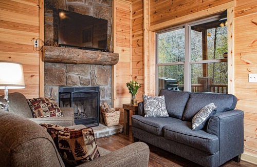 South Bloomingville Cabin | Ash Cave Cabin by The Inn & Spa at Cedar Falls
