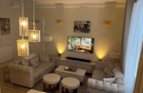 Inverness City Centre House | Ashley House - Contemporary 4-Bedroom stay for 13