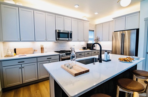 Monument House | At Flow - Imagine a life with NOT A HOTEL