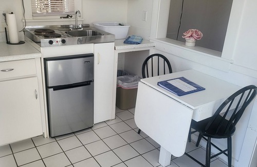 Ocean Park Cottage | Attractive 1 bedroom cabin only 50 ft from beach