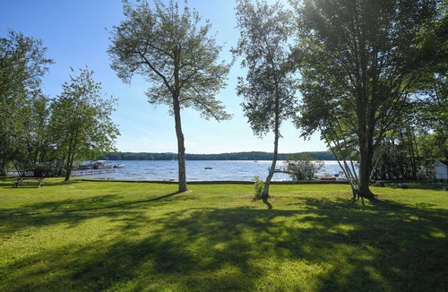 Naples Cottage | *AUGUST SPECIAL* Brandy Pond oasis w/large lawn and beautiful sandy beach!