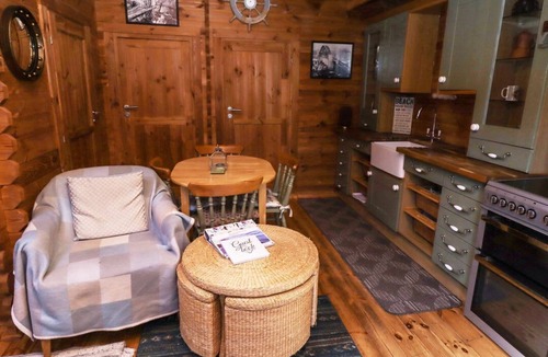 Cresswell Cabin | Aurora Skies, Cresswell