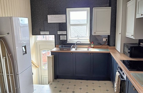 Gateshead House | Avenue Road