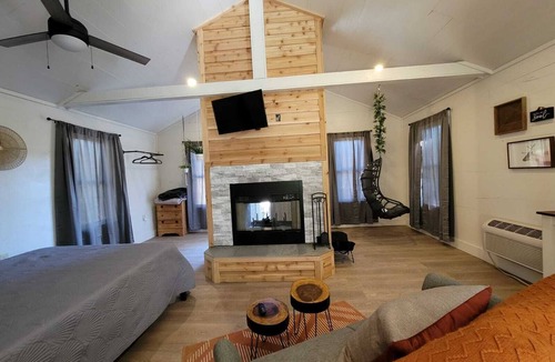 Carbon Hill Bed & Breakfast | Avenwood Cabins