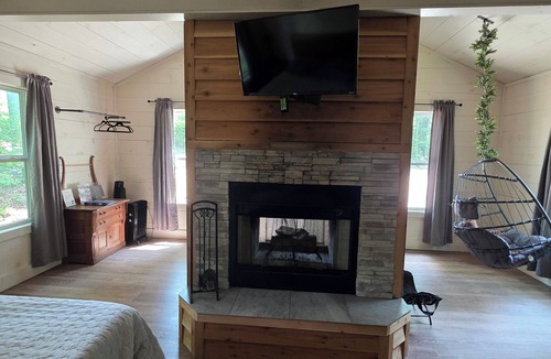 Carbon Hill Bed & Breakfast | Avenwood Cabins