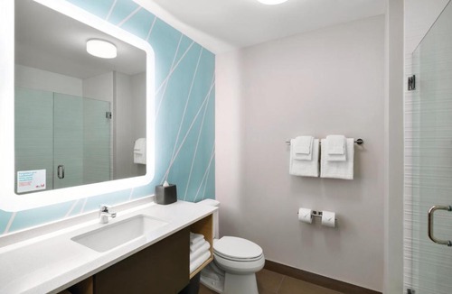 Revere Hotel | avid hotel Boston Logan Airport - Revere by IHG