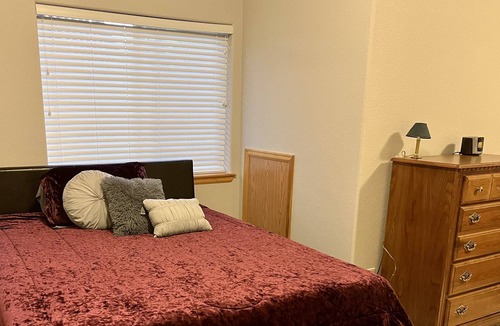 Northgate House | Awesome Vacation Getaway with 3 Queen beds, large Hot Tub, Air Hockey