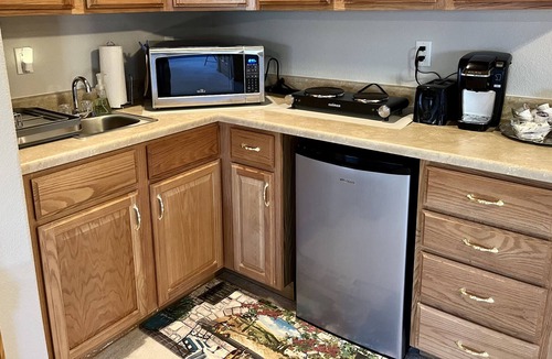 Northgate House | Awesome Vacation Getaway with 3 Queen beds, large Hot Tub, Air Hockey