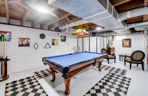 Lebanon House | 'Baby Grand on Main' Lebanon Home w/Game Room!