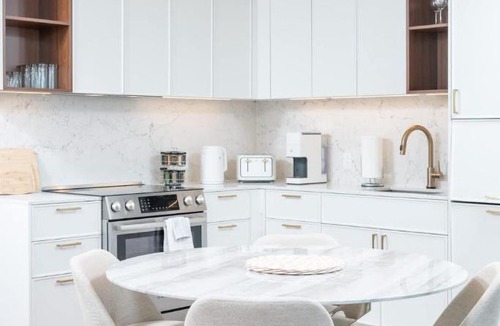 Bay Village Apartment | Back-Bay 2BR Penthouse w Roof top and GYM