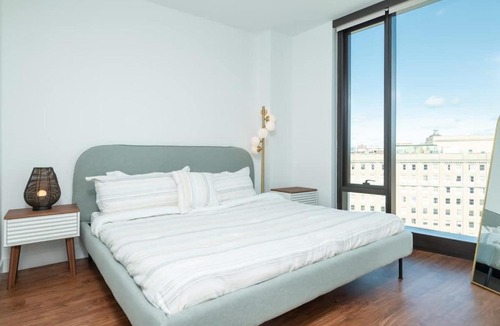Bay Village Apartment | Back-Bay 2BR Penthouse w Roof top and GYM