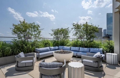 Bay Village Apartment | Back-Bay 2BR Penthouse w Roof top and GYM