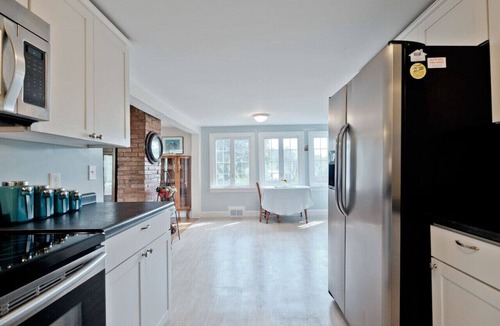 Back Cove Apartment | Back Cove - Large Sunny 2 Bedroom Condo