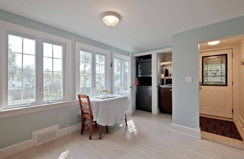 Back Cove Apartment | Back Cove - Large Sunny 2 Bedroom Condo