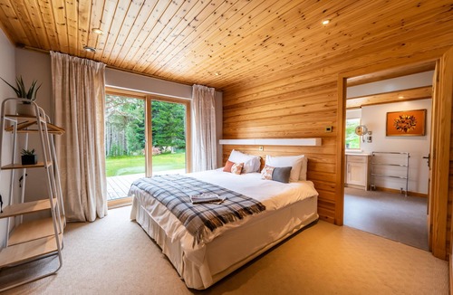 Carrbridge Cabin | Baddengorm Lodge - a lodge that sleeps 10 guests in 5 bedrooms