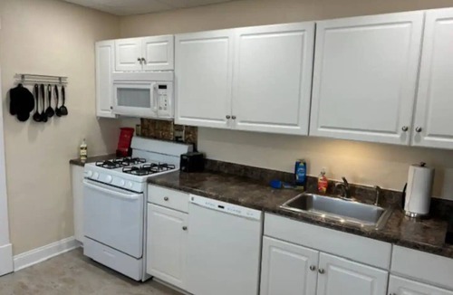 Morgantown Cottage | Bakers Ridge Cottage - Near WVU Evansdale Campus, hospitals, stadium, & coliseum