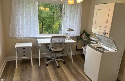 Morgantown Cottage | Bakers Ridge Cottage - Near WVU Evansdale Campus, hospitals, stadium, & coliseum