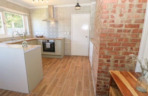 Lamesley Cottage | BANKWELL COTTAGE, pet friendly, with open fire in Sunniside