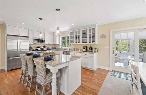 North Chatham House | Barefoot Bungalow: 330-C Exquisite Chatham Home, Easy Access to Town, Bike Trail
