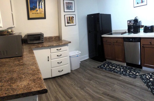 Grand Haven Apartment | Barefoot Daves ⚓️ Pets considered with fee.