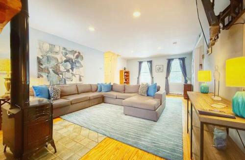 West Barnstable House | Barnstable Breeze with Seasonal Pool and Hotub
