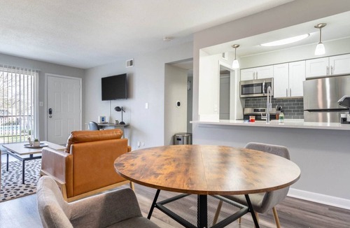 Indianapolis Apartment | Barsala l 1BD located near Glendale and just a short walk to Broad Ripple