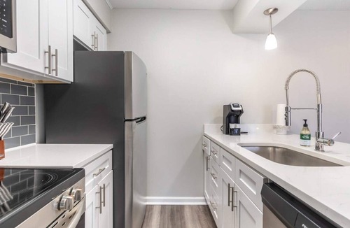 Indianapolis Apartment | Barsala l 1BD located near Glendale and just a short walk to Broad Ripple