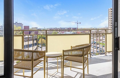 Fort Wayne Apartment | Barsala l 1BD, Professionally managed and cleaned with stylish kitchen