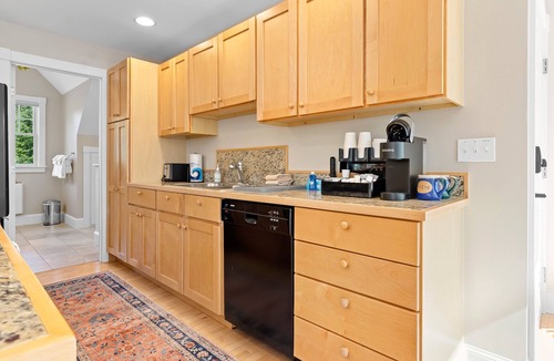 Boothbay Cabin | Barter Island Escape- Charming coastal unit with deck, grill, fire pit, and jetted tub