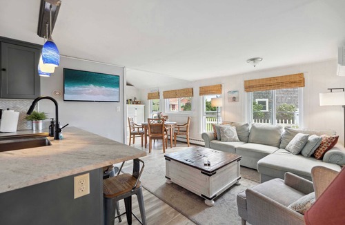 Newbury House | Basin Haven | Rooftop W/Water Views | A/C