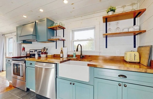 Boothbay Harbor Cabin | Bay Cabin- Beautifully updated cabin near town & Barrett