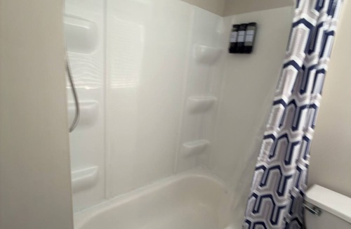 Bay City Apartment | Bay City Spacious 2BR Near Parks & Shopping!