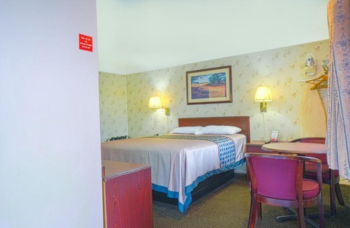 Bay City Hotel | Bay Motel By OYO Bay City