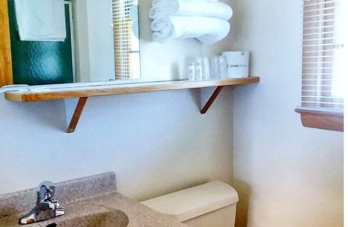 Green Bay Hotel | Bay Motel