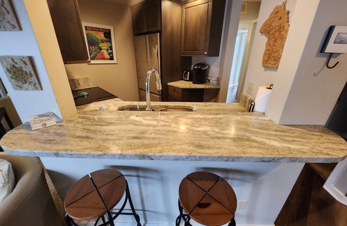 Traverse City Condo | Bay View, Private Balcony, Updated Bathrooms - North Shore Inn Condo 302