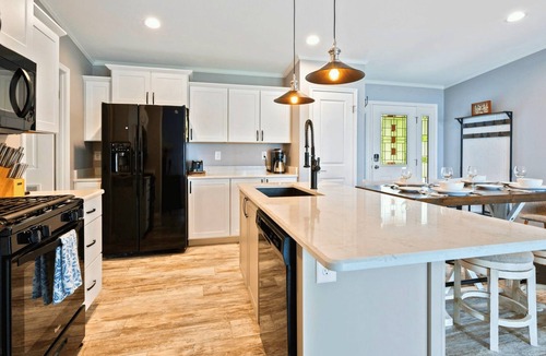 Brussels House | Bayfront Escape | Hot Tub, Kayaks + Dogs Welcome