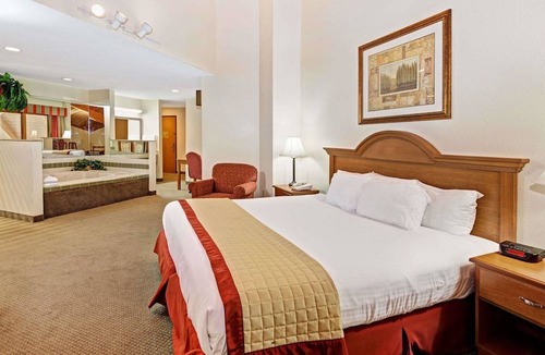 Acton Hotel | Baymont by Wyndham Indianapolis