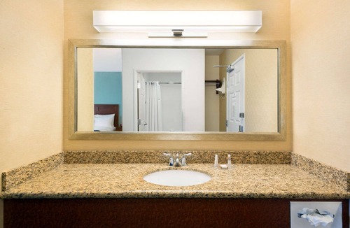 Dupont Hotel | Baymont by Wyndham Denver International Airport