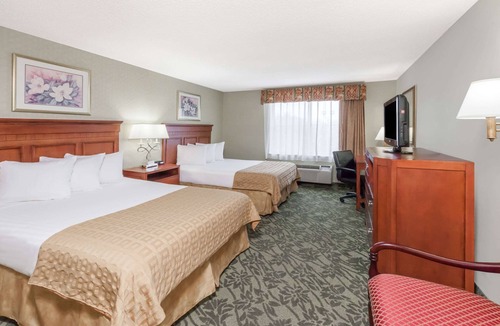 Walker Hotel | Baymont by Wyndham Grand Rapids N/Walker