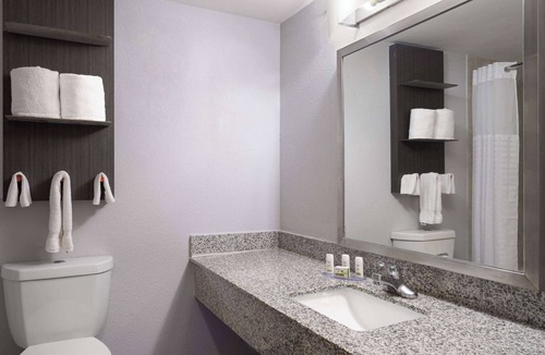 Indianapolis Hotel | Baymont by Wyndham Indianapolis East